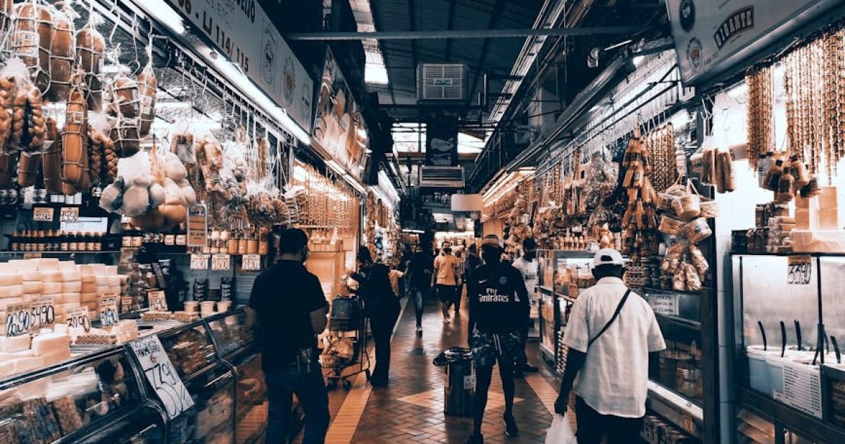 Foto profissional grátis de acordo, alameda, alegre